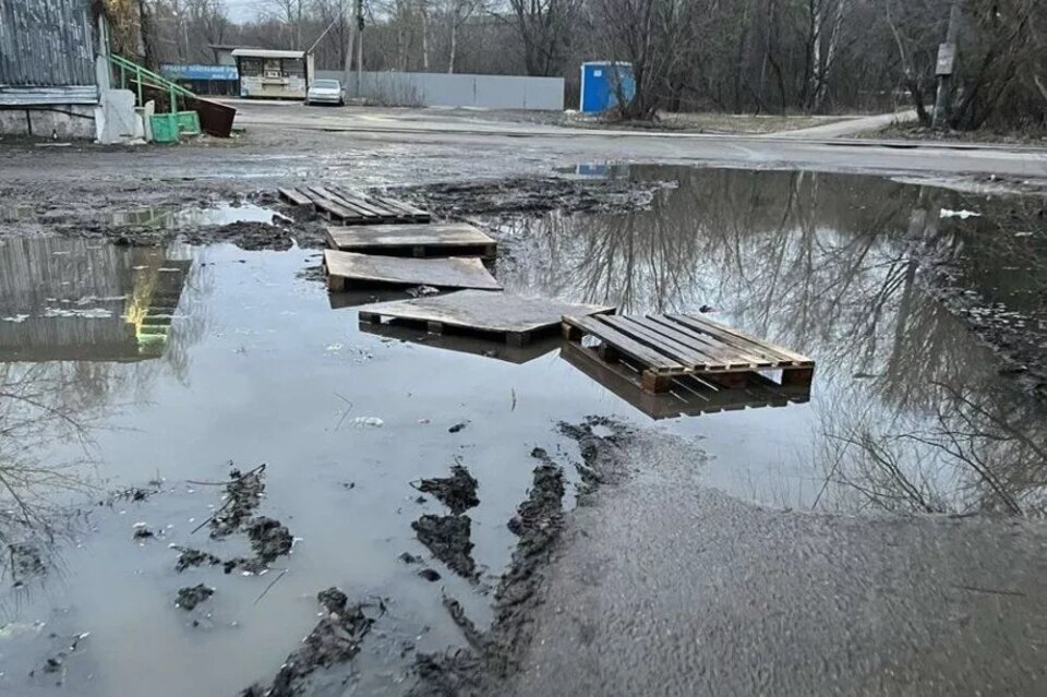 Фото Нижегородцы жалуются на «мост» из поддонов в Московском районе - Новости Живем в Нижнем