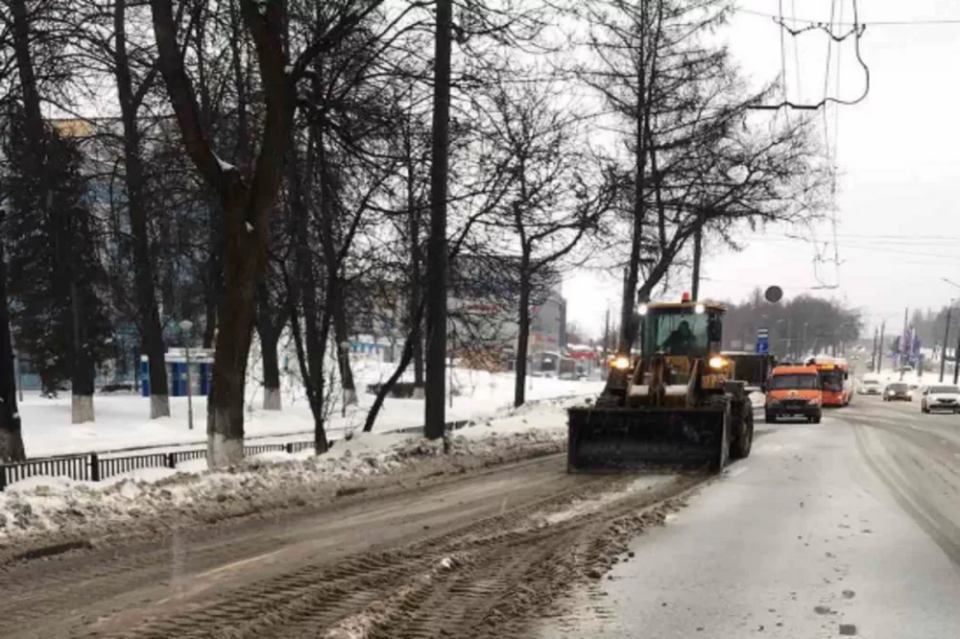 Фото Дорожные службы работают в усиленном режиме из-за снегопада в Нижнем Новгороде  - Новости Живем в Нижнем