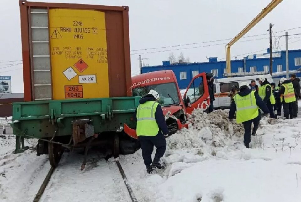 Фото Автомобиль протаранил грузовой поезд на переезде в Дзержинске - Новости Живем в Нижнем