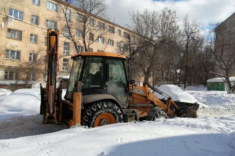 Фото 474 единицы спецтехники и почти 4 тысячи рабочих убирают снег в Нижнем Новгороде - Новости Живем в Нижнем