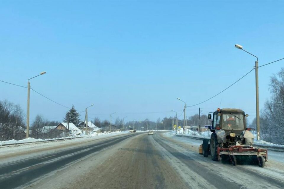 Фото 6000 тонн пескосоляной смеси израсходовали на дорогах Нижегородской области за сутки - Новости Живем в Нижнем