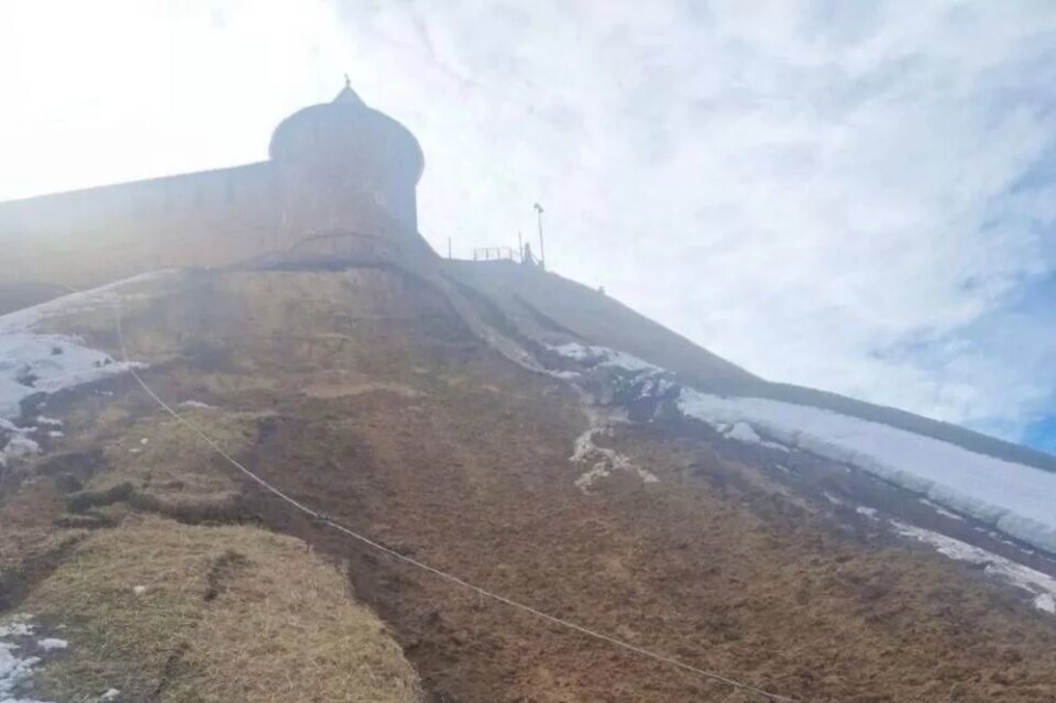 Фото Грунт сошел на склоне Северной башни Нижегородского кремля - Новости Живем в Нижнем