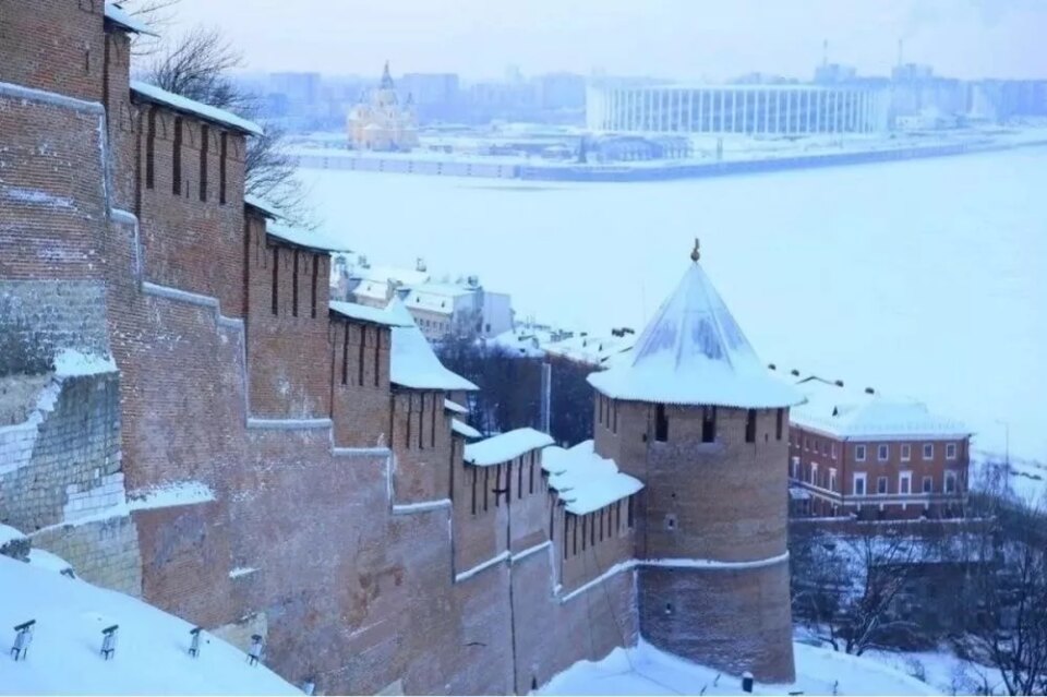 Фото Грузовик снес фонарный столб в Нижегородском кремле - Новости Живем в Нижнем