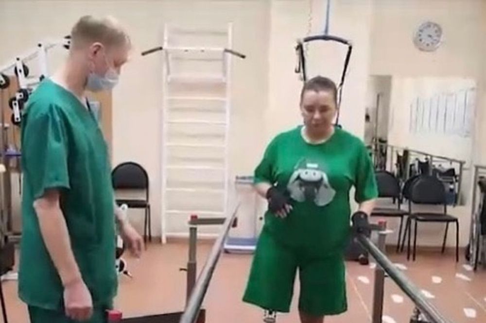Фото Нижегородские волонтеры передали протез за 300 тысяч рублей для жительницы ДНР - Новости Живем в Нижнем