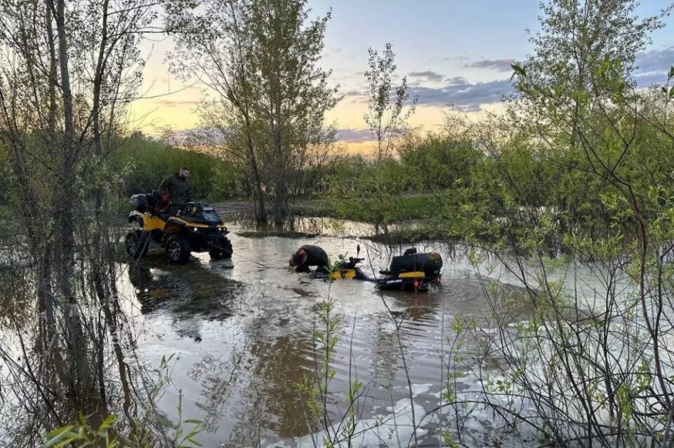 Фото Сын депутата Заксобрания Нижегородской области чуть не утонул с квадроциклом - Новости Живем в Нижнем