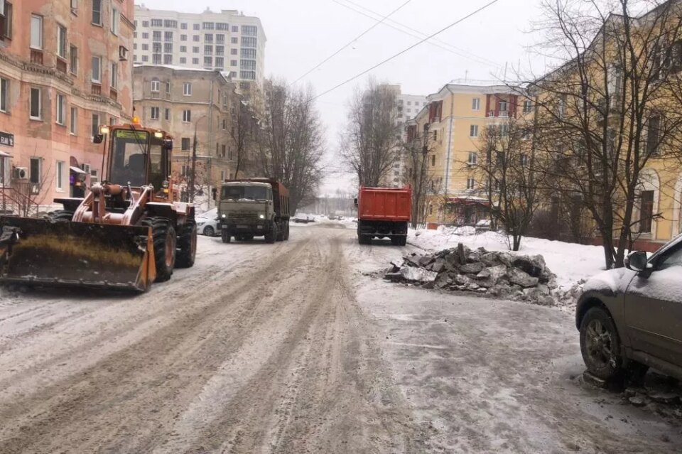 Фото 800 рабочих и 400 единиц техники ликвидируют последствия снегопада в Нижнем Новгороде - Новости Живем в Нижнем