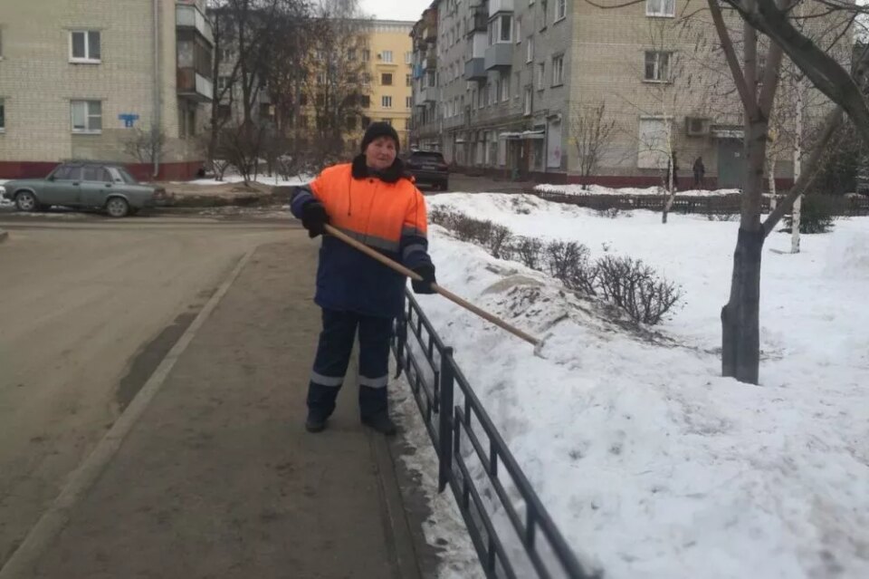 Фото Людмила Коновалова стала лучшим нижегородским дворником по зимней уборке - Новости Живем в Нижнем