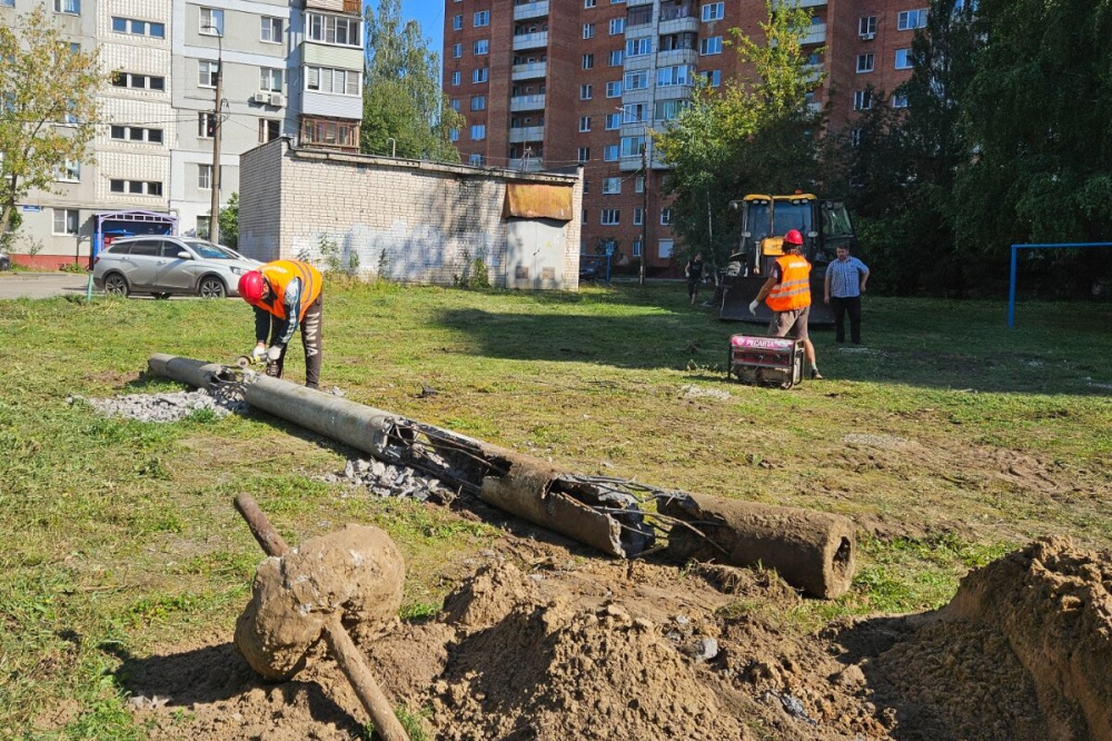 Фото В Автозаводском районе сносят обветшалые и бесхозные опоры освещения и устанавливают новые - Новости Живем в Нижнем