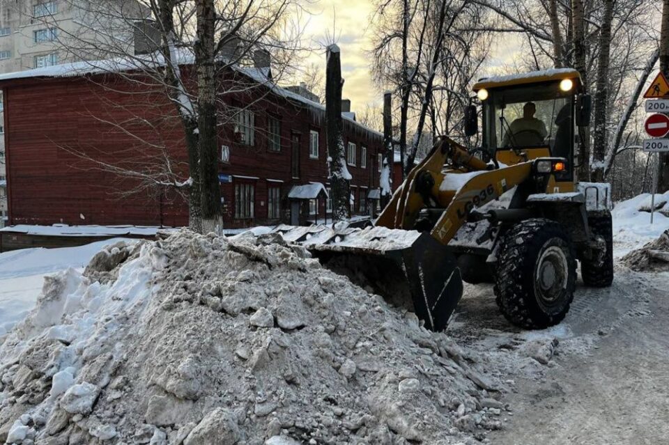 Фото Более 200 000 кубометров снега вывезли из Нижнего Новгорода в каникулы - Новости Живем в Нижнем