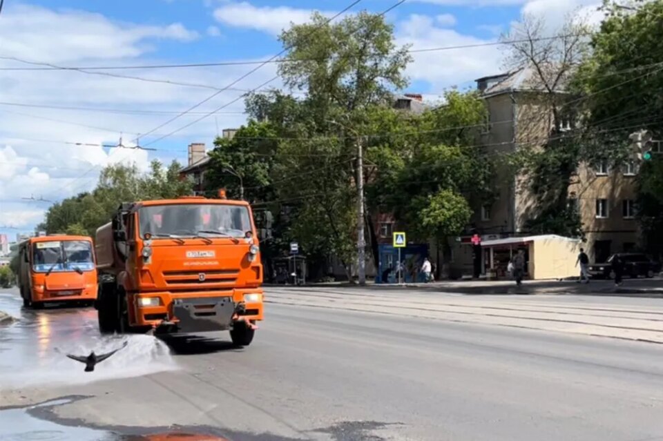 Фото Дороги орошают до трех раз в сутки в Нижнем Новгороде в жаркую погоду - Новости Живем в Нижнем