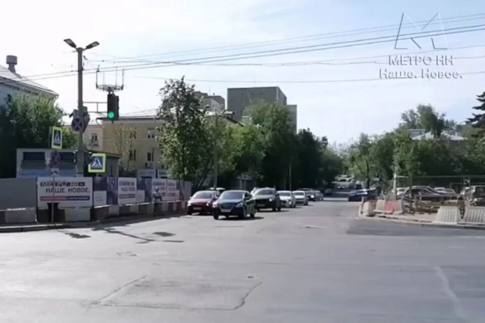 Фото Движение по улице Ошарской около ТЮЗа возобновили в Нижнем Новгороде - Новости Живем в Нижнем