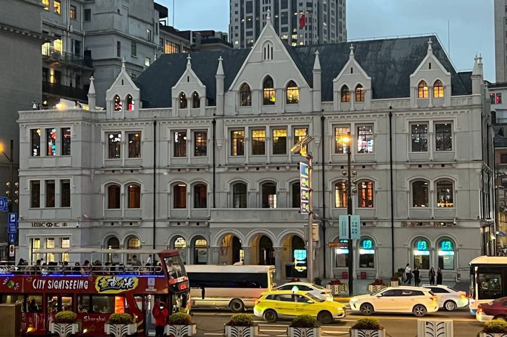 Фото Глеб Никитин во время пробежки нашел дефекты благоустройства в Шанхае - Новости Живем в Нижнем