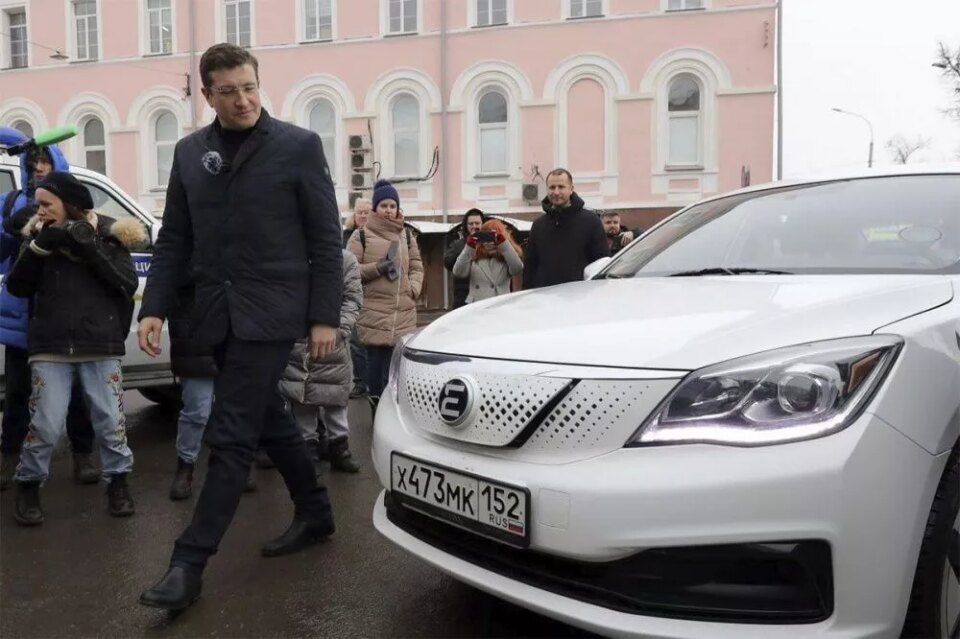 Фото Губернатор Глеб Никитин сел за руль электротакси в Нижнем Новгороде - Новости Живем в Нижнем