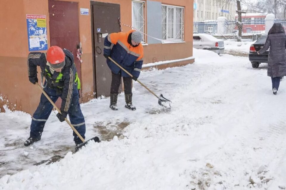 Фото Мэр Нижнего Новгорода поручил дорожникам усилить работу перед ночными заморозками - Новости Живем в Нижнем