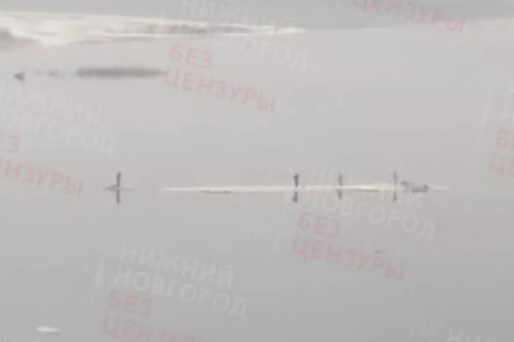 Фото Нижегородцы с веслами «угнали» льдину на Волге - Новости Живем в Нижнем