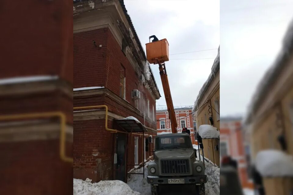 Фото Очистку кровель от снега усилена в Нижнем Новгороде после потепления - Новости Живем в Нижнем