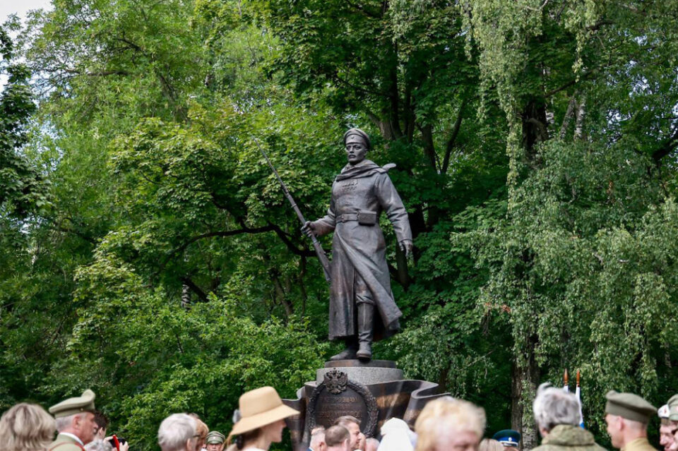 Фото Памятник нижегородцам-участникам Первой мировой войны установили в парке Кулибина - Новости Живем в Нижнем