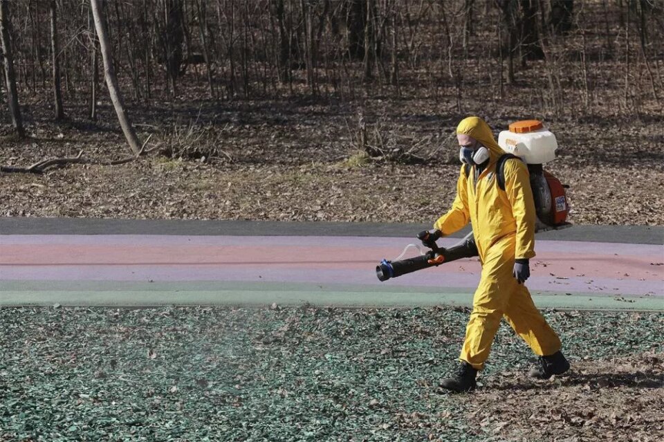 Фото Парки начали обрабатывать от клещей в Нижнем Новгороде - Новости Живем в Нижнем