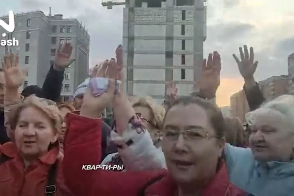 Фото Оставшиеся без квартир дольщики ЖК «Дом на Горького» вышли на митинг - Новости Живем в Нижнем