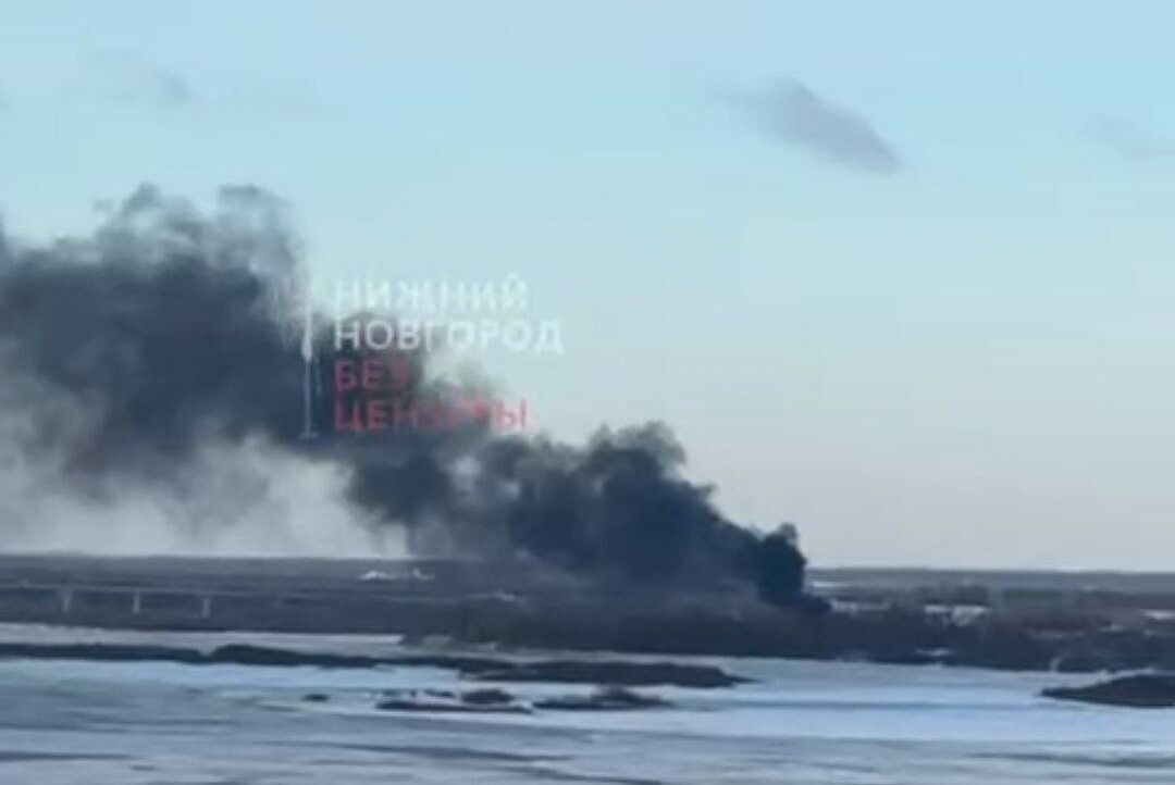 Баржа загорелась в районе города Бора 23 декабря