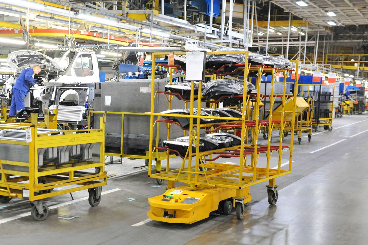 В цехах Горьковского автозавода создано более 50 беспилотных маршрутов для перевозки компонентов