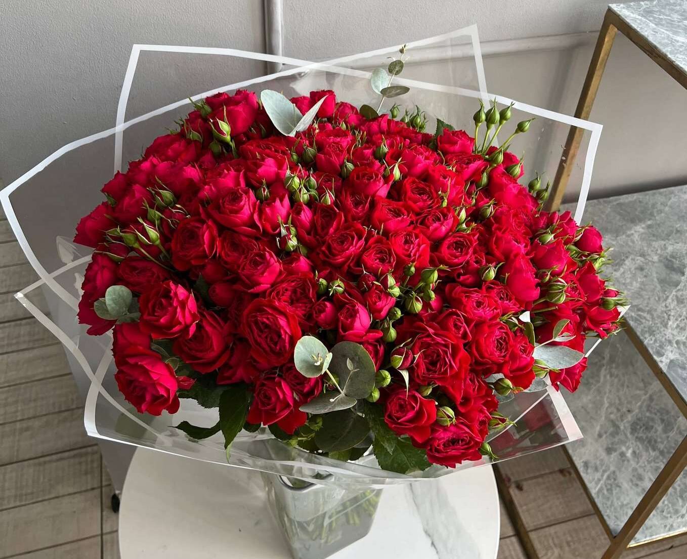 Красные, белые, «дофаминовые»: какие цветы дарят девушкам 14 февраля