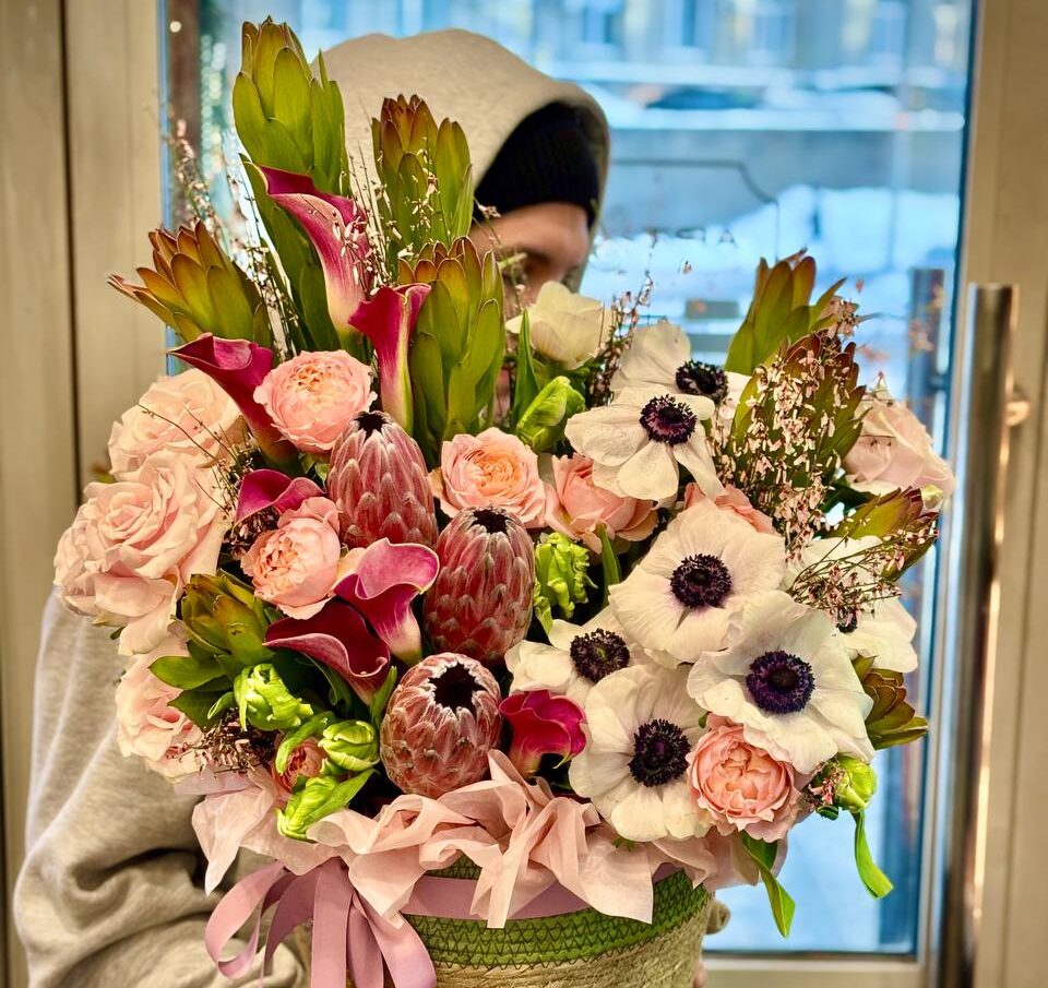 Красные, белые, «дофаминовые»: какие цветы дарят девушкам 14 февраля