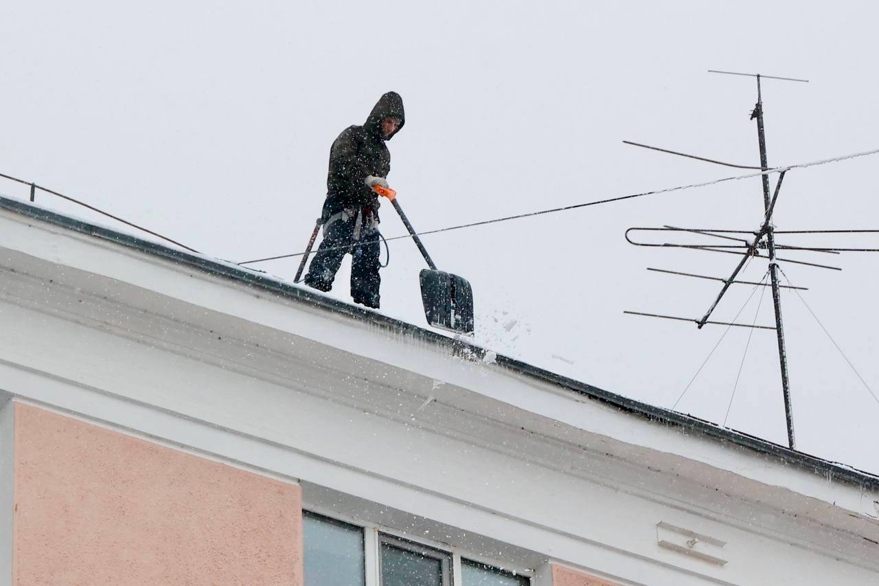 Юрий Шалабаев лично проследил за уборкой снега с крыш зданий в Нижнем Новгороде