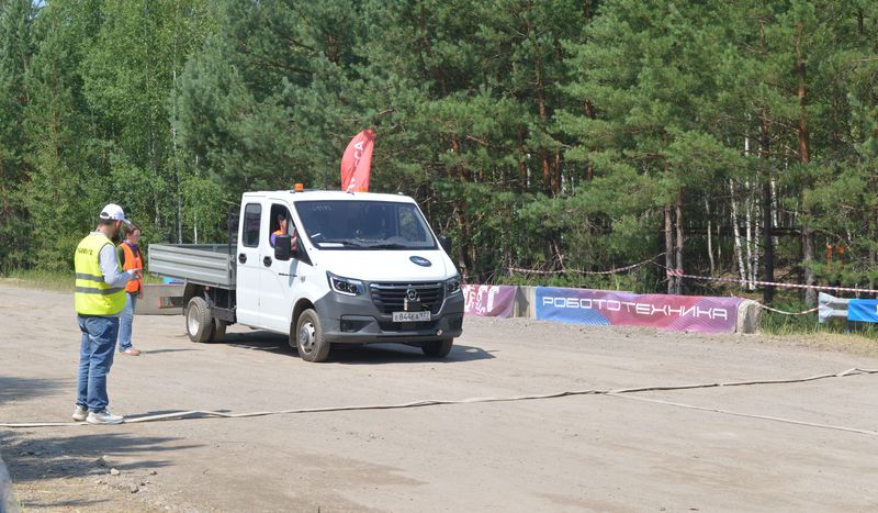 Соревнования беспилотных транспортных средств «РобоКросс-2026» состоялись в Нижнем Новгороде