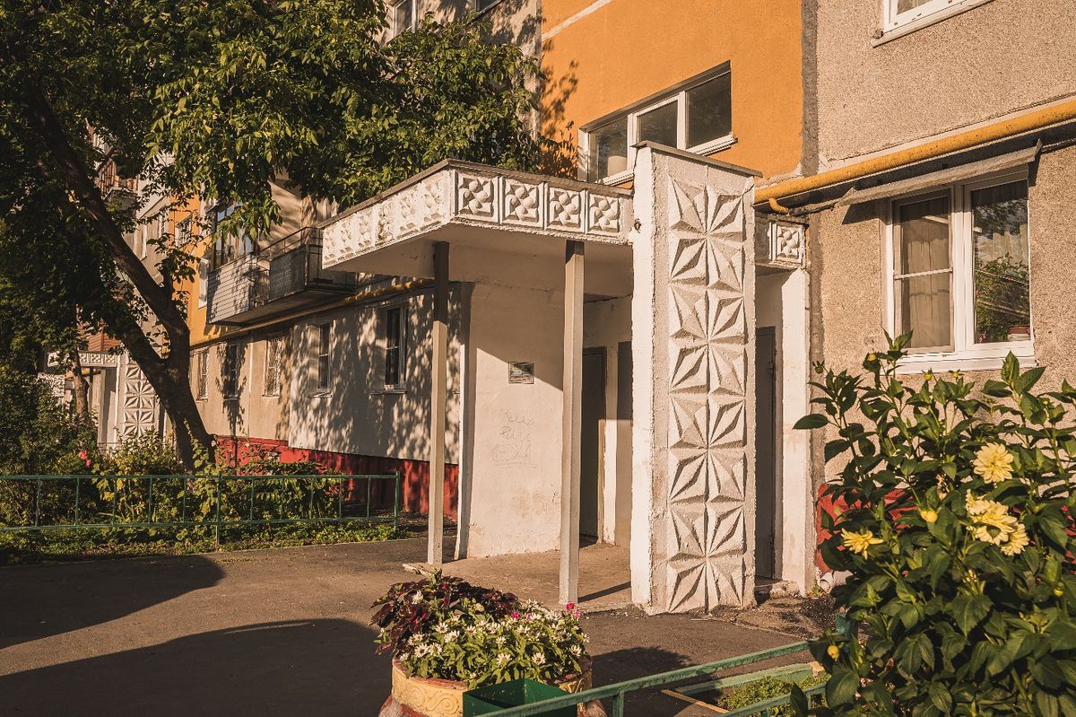 Эстетика «панелек»: как выглядят ламповые дворы Ленинского района