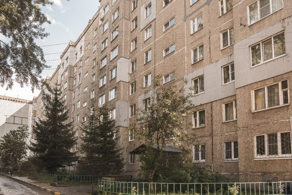 Эстетика «панелек»: как выглядят ламповые дворы Ленинского района