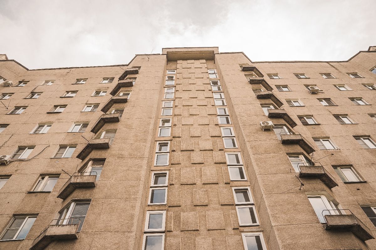 Эстетика «панелек»: как выглядят ламповые дворы Ленинского района