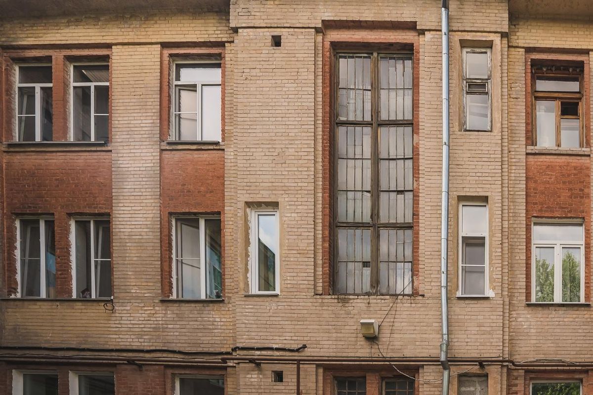 От английской фабрики до конструктивизма: легендарные здания Ленинского района