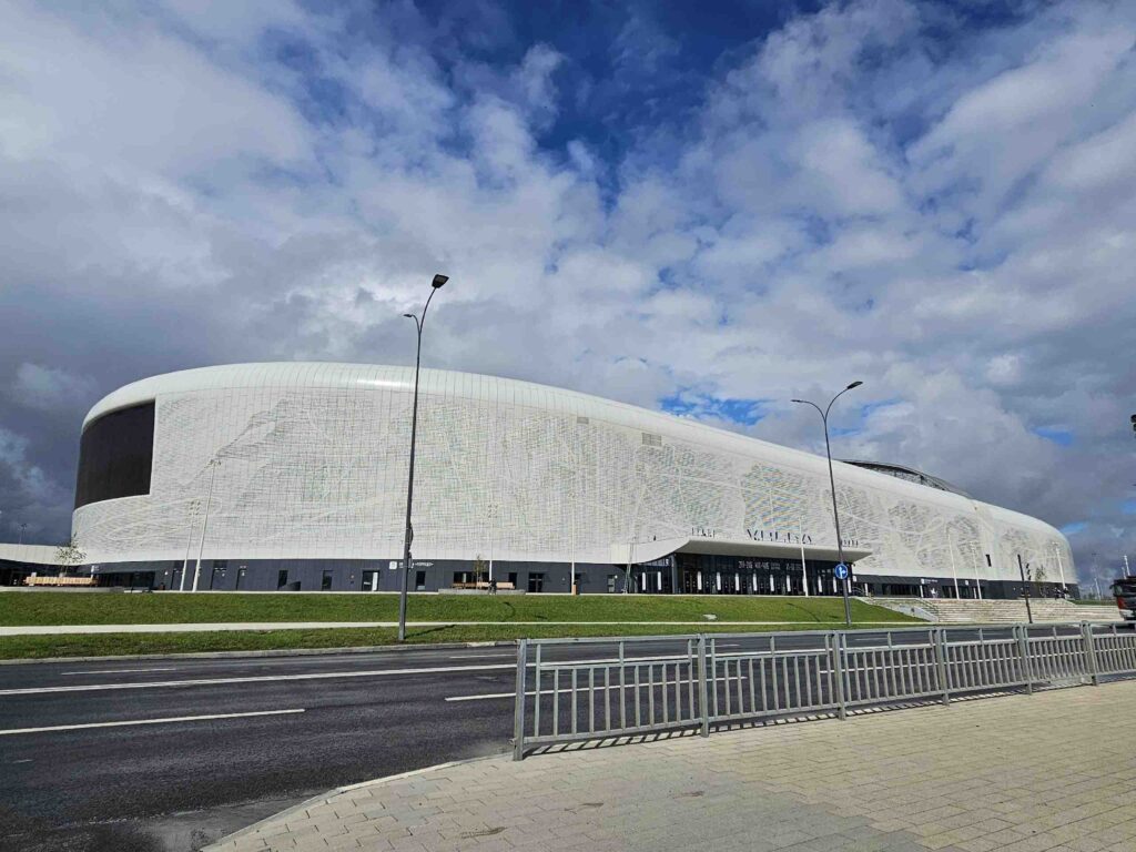 Уникальный фасад и три ледовых поля: фото новой арены в Нижнем Новгороде
