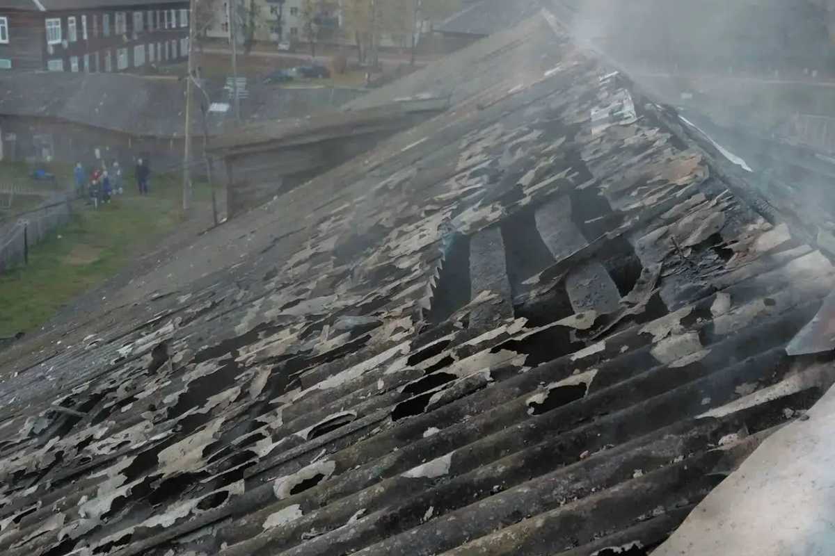 Кровля многоквартирного дома горела в Шахунском округе