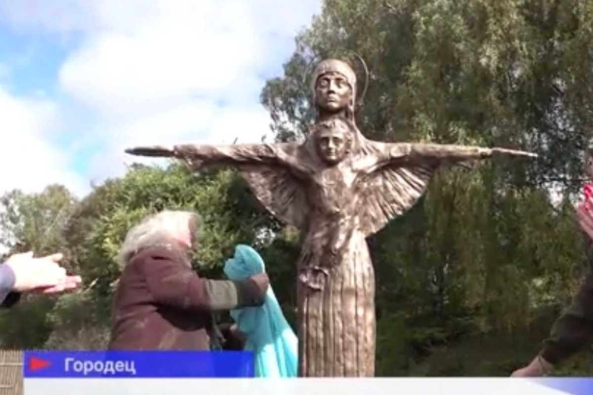 Памятник «Мать России» торжественно открыли в Нижегородской области