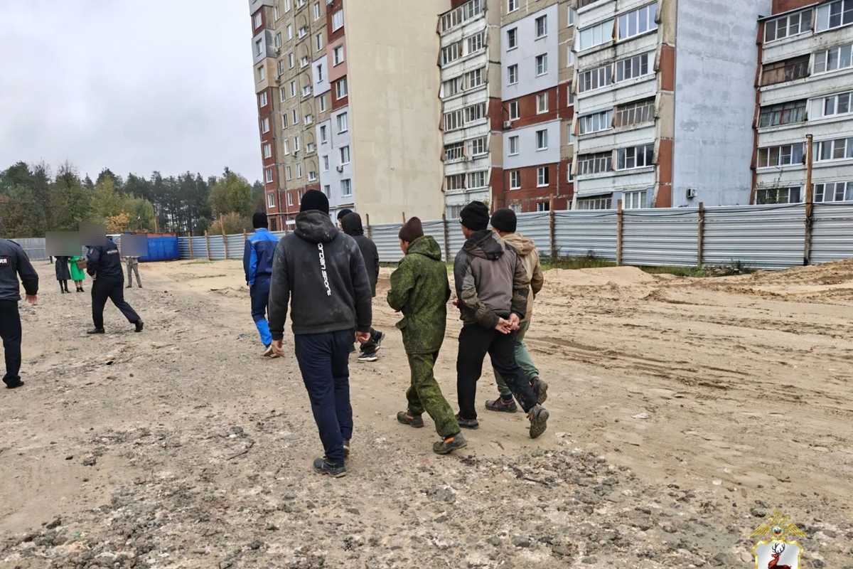 14 мигрантам-нелегалам запретили въезд в РФ по итогам рейда в Дзержинске